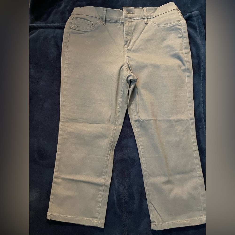 New York & Company Gray Cropped Pants, Size 12.